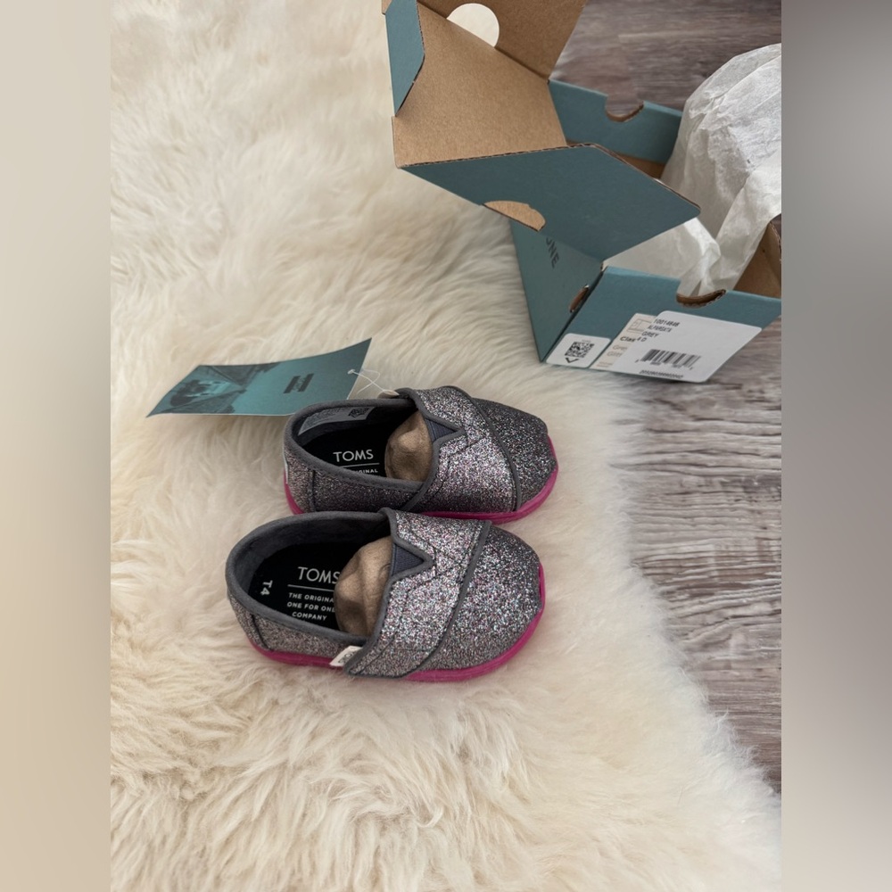Toms toddler size 4